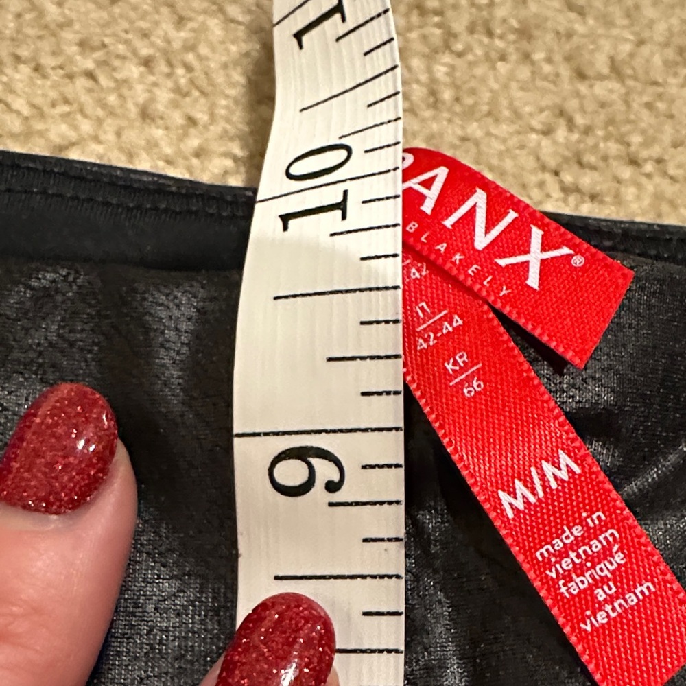 SPANX Black Leggings with Red Tag - Picture 8 of 8